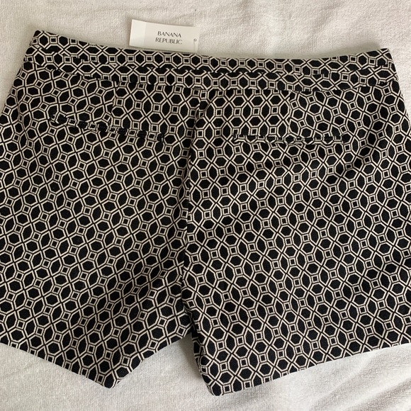 NEW WITH TAGS Banana Republic Shorts - Picture 3 of 3
